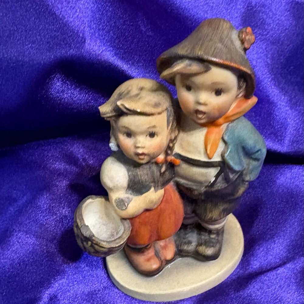 Vintage W. Goebel Hummel # 94 3/10 Germany Charming Figurine small chip on ear